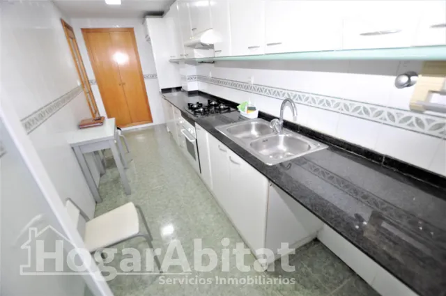 Amplitud y luminosidad para tu familia en este espacioso piso con ascensor y vistas despejadas — 7