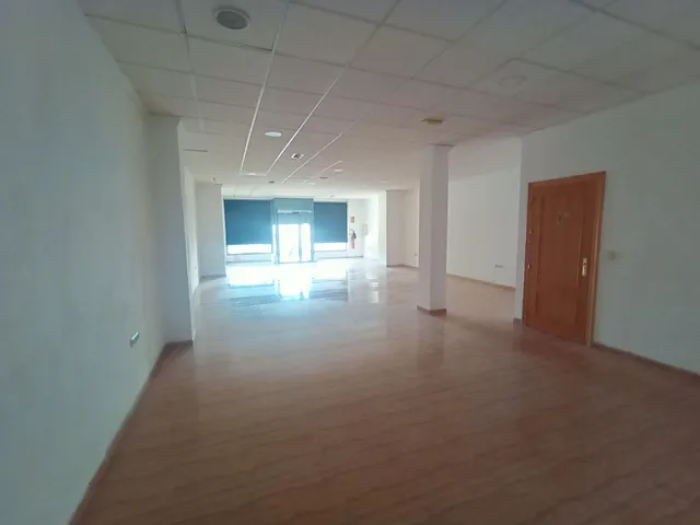 Local comercial en alquiler avenida principes de españa — 2