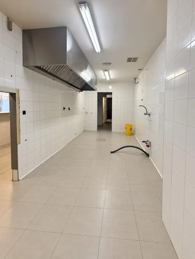 Local comercial 1 habitación 185m² en alquiler - Valdelacasa — 10