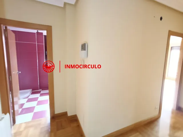 Exclusivo Chalet Pareado Junto al HUBU: Tu Oasis Urbano en Burgos — 24
