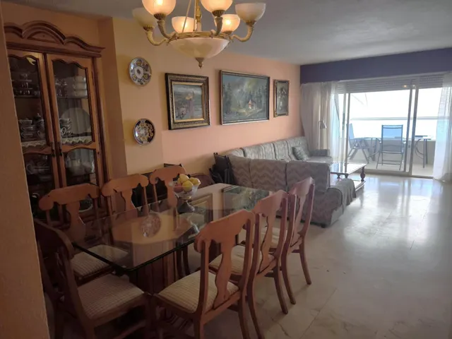 PRIMERA LÍNEA DE PLAYA. ZONA CENTRO DE FUENGIROLA. 3 DORMITORIOS. 2 BAÑOS. 1 ASEO — 6