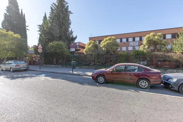 Local en venta junto al instituto Zaidín Vergeles – Listo para empezar tu negocio — 19