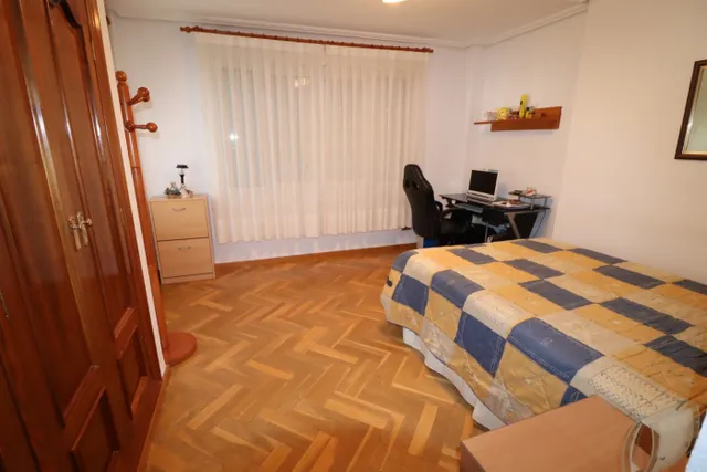 Chalet en el centro de Campolivar Godella — 28