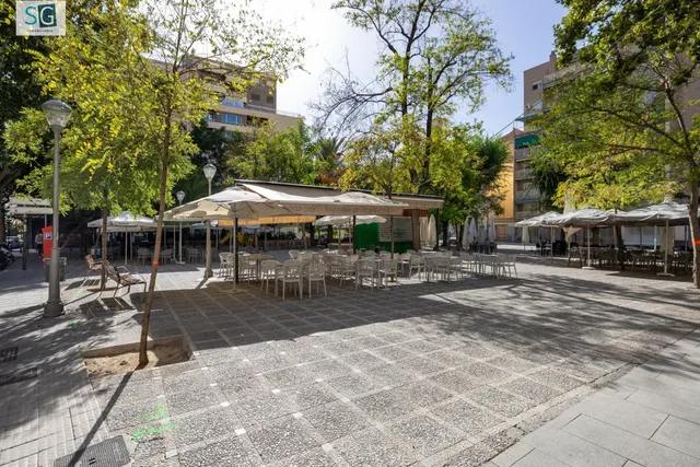 Local Comercial en el Corazón de Granada - Oportunidad Única — 2