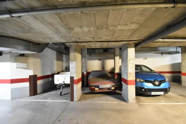 Plaza de párquing en venta para coche pequeño — 2