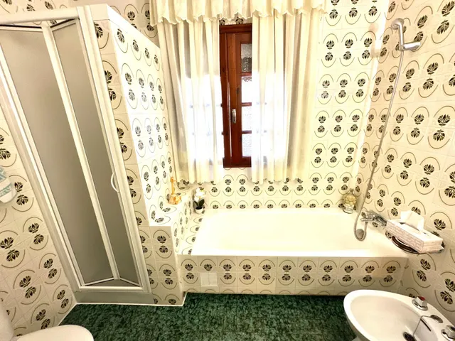 COQUETO CHALET A UN PASO DE LA CIUDAD! — 28