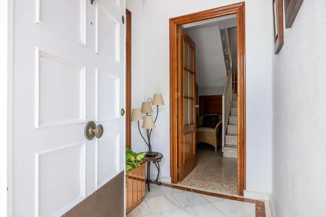 Vive en Simón Verde: Casa pareada con patio, garaje cubierto, piscina y el metro a un paso. — 6