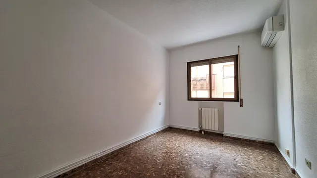 Piso SIN AMUEBLAR de 4 dormitorios, dos baños y plaza de garaje en la Calle Puerta Nueva — 16