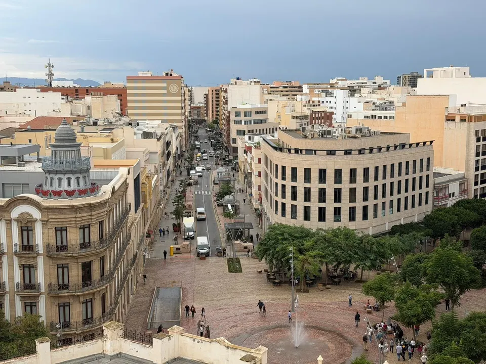 # vive Almería desde las alturas: luz, vistas espectaculares y una ubicación privilegiada en puerta de purchena