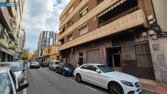 LOCAL COMERCIAL EN ZONA DE ALTA AFLUENCIA — 7