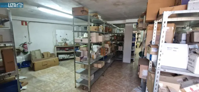 Amplio Local Comercial a Solo 150 Metros de la Playa - Oportunidad Única — 18