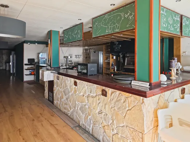 Bonito y amplio local en primera línea — 6