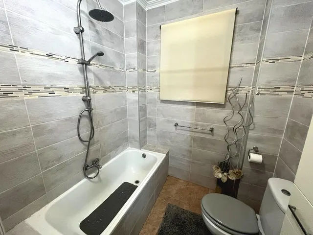 Villa independiente totalmente renovada con apartamento independiente y piscina en La Zenia!!! — 35