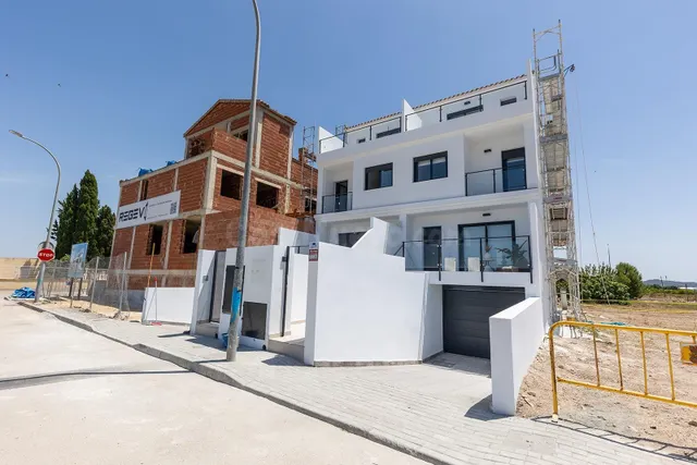 Adosados de obra nueva con 4 dormitorios en Rafal-Costa Blan