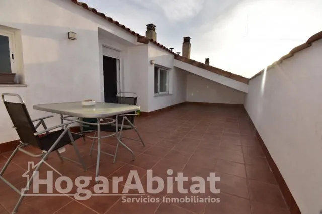 PRECIOSO ÁTIO CON TERRAZA Y TRES BALCONES — 11