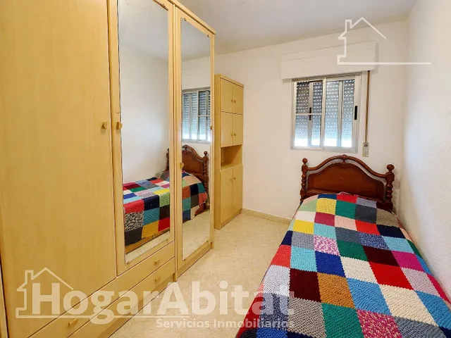 Chalet en residencial con  garaje y terraza, todo amueblado — 14