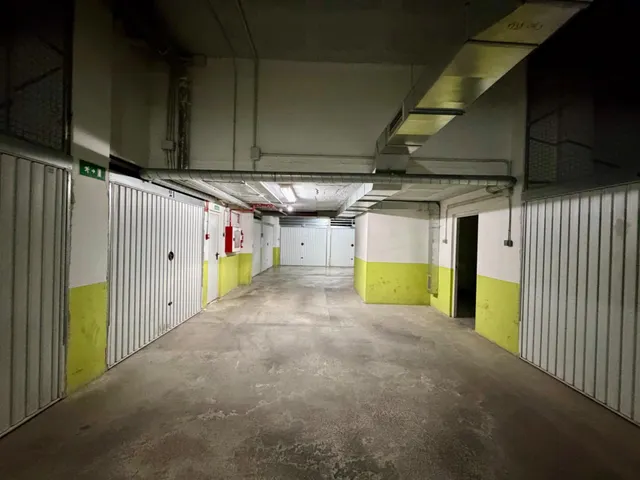Plaza para moto en garaje cubierto junto a avenida de Madrid, Petrer — 10