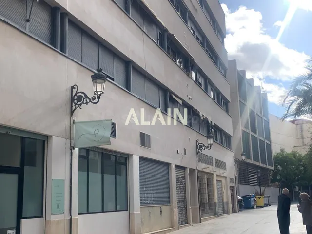SE VENDE GARAE Y TRASTERO EN CIUTAT VELLA. - foto 3