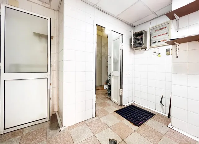 LOCAL COMERCIAL EN CÁDIZ CON MUCHAS POSIBILIDADES — 10