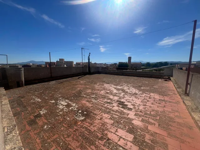 CASA EN EL CENTRO DE CAMARLES — 26