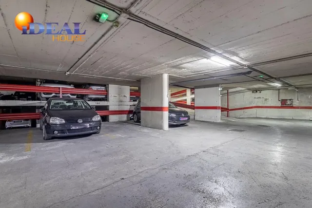 Magnífico piso con plaza de garaje junto a Catedral. — 28