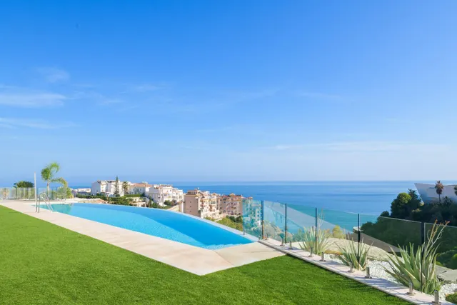 Impresionante vivienda de lujo en Benalmádena con vistas infinitas al Mediterráneo — 50
