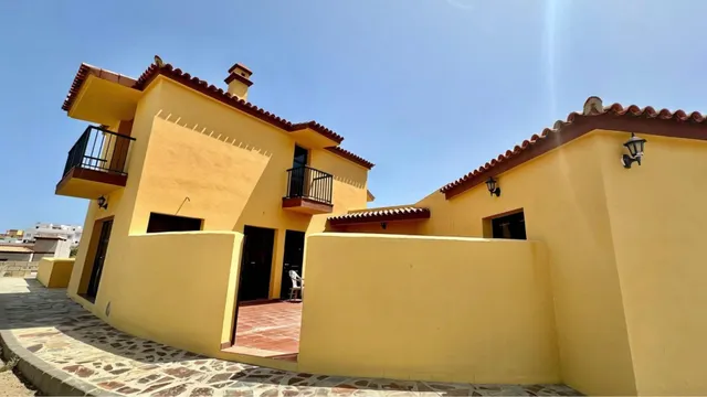 Chalet independiente con 5.318 m2 de parcela y vistas al mar en Candelaria — 41