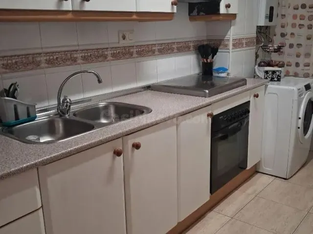 Piso reformado de 3 habitaciones con balcón y vistas al parque, junto al Hospital General — 4