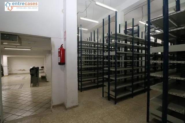 LOCAL COMERCIAL MUY ESPACIOSO PUERTA ACCESO CAMIONES — 17