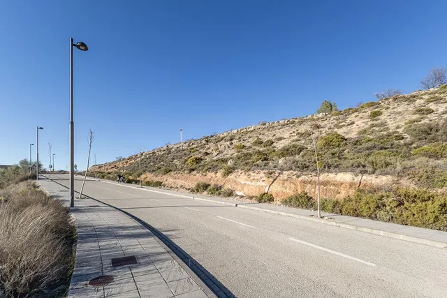 SOLAR URBANIZABLE EN ALTOS DE LA ZUBIA — 11