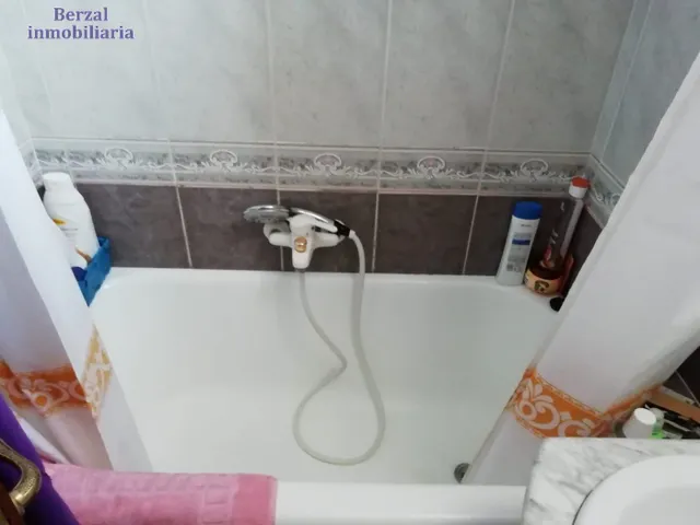 PISO AMPLIO EN LAS PEATONALES — 26