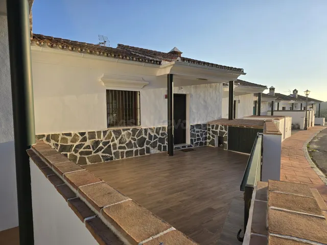 CASA A ESTRENAR EN CAZALLA DE LA SIERRA. VCS001