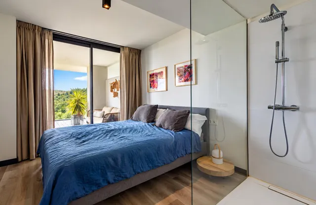 APARTAMENTO CON VISTAS PANORÁMICAS AL MAR EN MIJAS COSTA – IDEAL PARA VIVIR O INVERTIR — 16