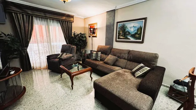 Amplio piso de 4 dormitorios con terraza, garaje y trastero  - foto 3