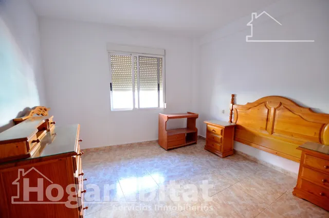 Alto, luminoso y exterior con balcón — 14