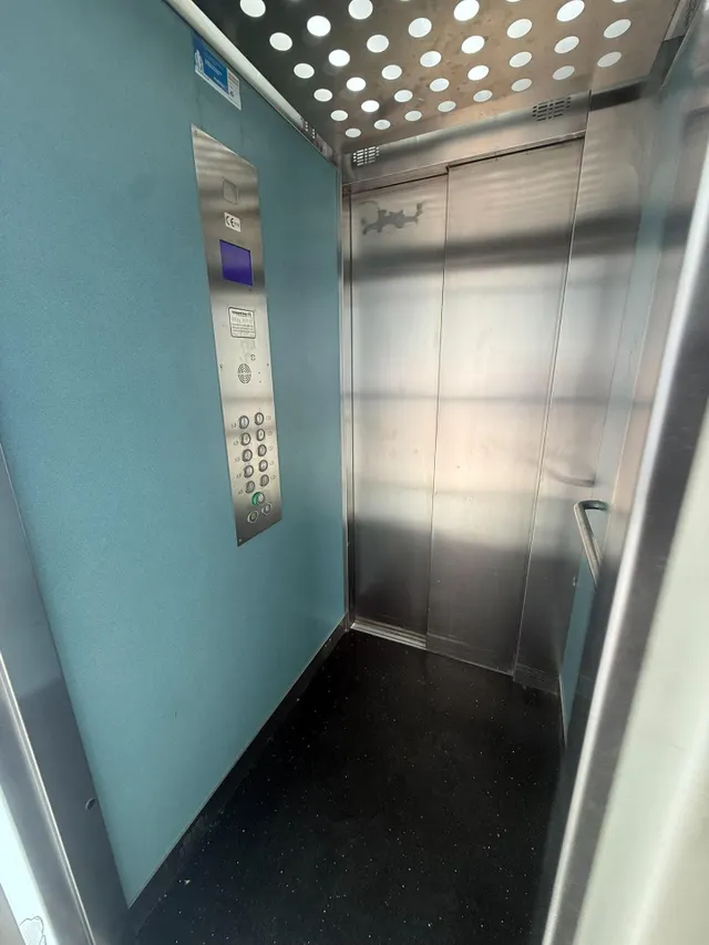 Oportunidad en Pinar del Rey: Piso de 3 dormitorios para reformar. — 15