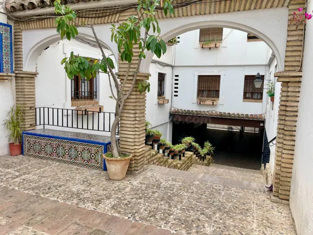 Vivienda de 3 dormitorios con garaje en plena Judería de Córdoba — 4