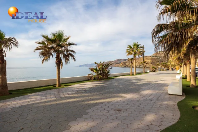 ESTUPENDO ATICO JUNTO AL MAR CON TERRAZA FANTASTICA — 26