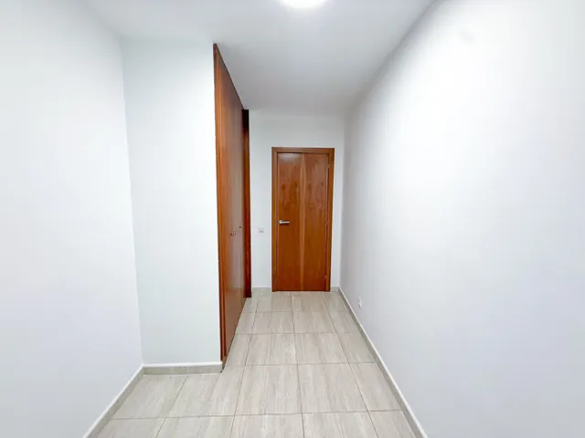 Piso de 2 dormitorios con ascensor en Figueres — 32