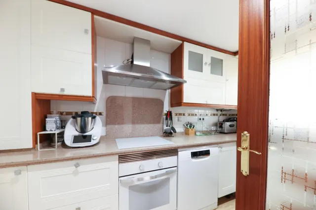 Amplio piso de 3 dormitorios con terraza, garaje y trastero en Las Lagunas — 6