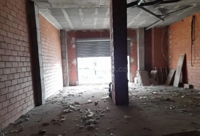 Local comercial 271m² en venta - Ciutat del Transport-La Sal