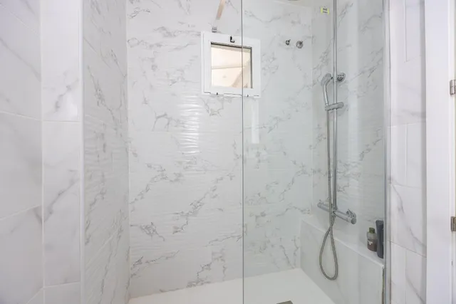 Planta baja de dos dormitorios, totalmente reformada y con piscina comunitaria — 18