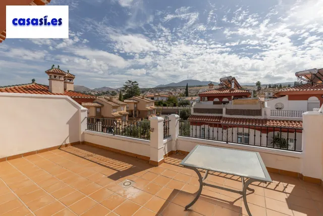Adosada con 4 dormitorios, amplias terrazas y vistas a Granada y sierra nevada — 40