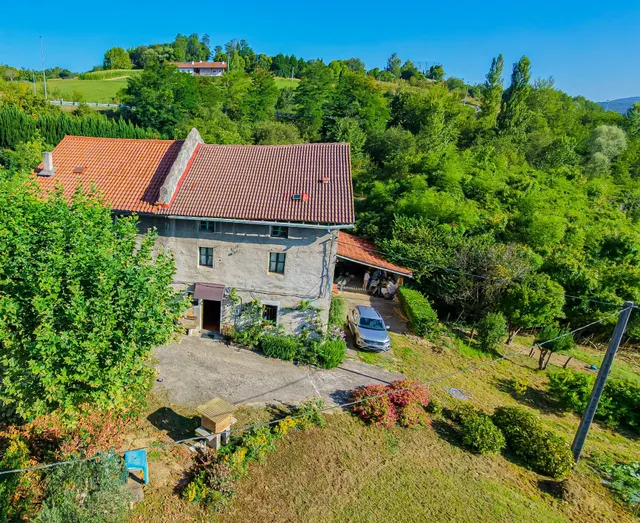 Caserío adosado con 16.277 m2 de terreno a un paso de Donostia — 36