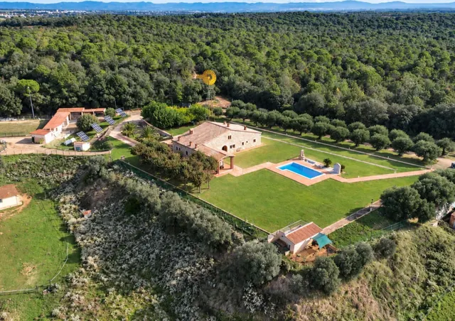 Exclusiva finca ecuestre rodeada de naturaleza, con máxima privacidad y espectaculares vistas a la montaña. — 12