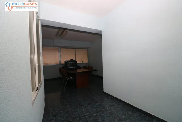 LOCAL COMERCIAL MUY ESPACIOSO PUERTA ACCESO CAMIONES — 11