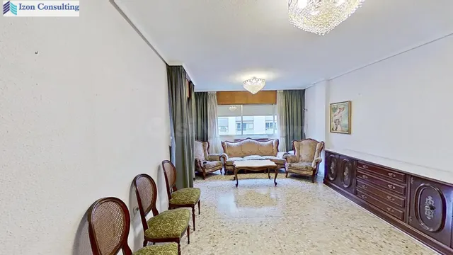 amplia vivienda con vistas al Altozano y plaza de garaje - foto 2