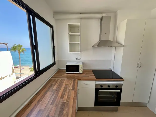 Ático en primera línea de playa con terraza y vistas frontales al mar – Roquetas de Mar — 15