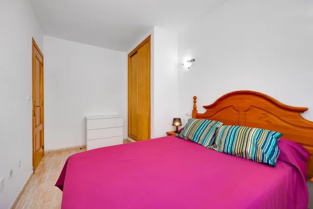 Apartamento de 2 dormitorios con piscina comunitaria en Torrevieja — 17
