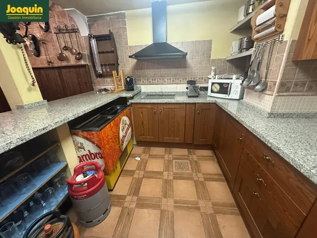 ¡Oportunidad! Local en Valdeolleros: ¡El punto de encuentro perfecto! . — 6